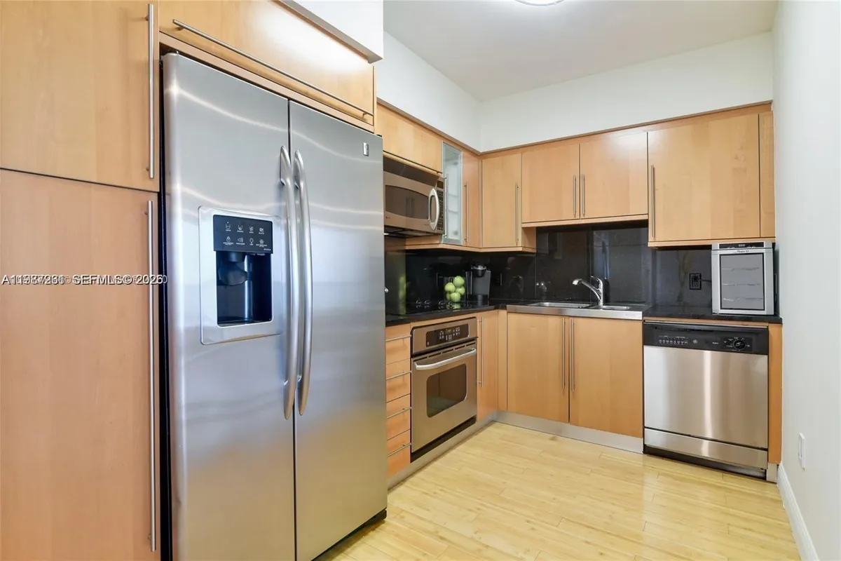 6365 Collins Ave # 2810, Miami Beach FL 33141