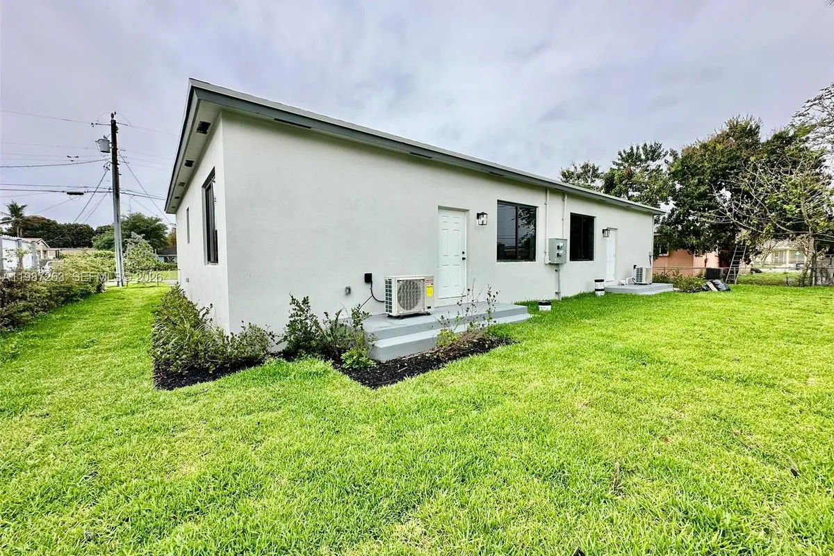 2399 NW 105th St # 1, Miami FL 33147