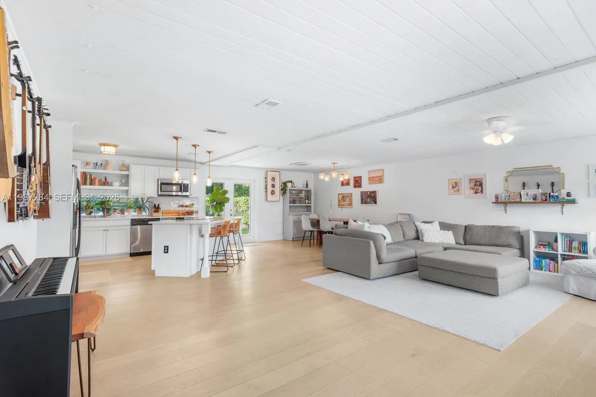 1724 SW 4th St, Fort Lauderdale FL 33312