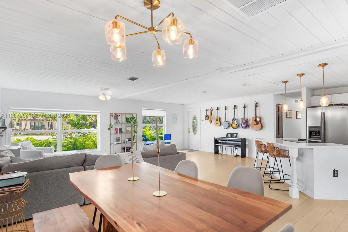 1724 SW 4th St, Fort Lauderdale FL 33312