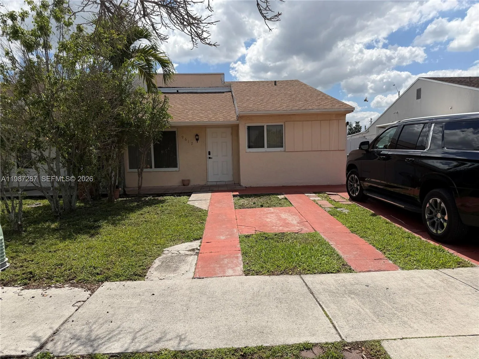 9612 Grand Canal Dr, Miami FL 33174