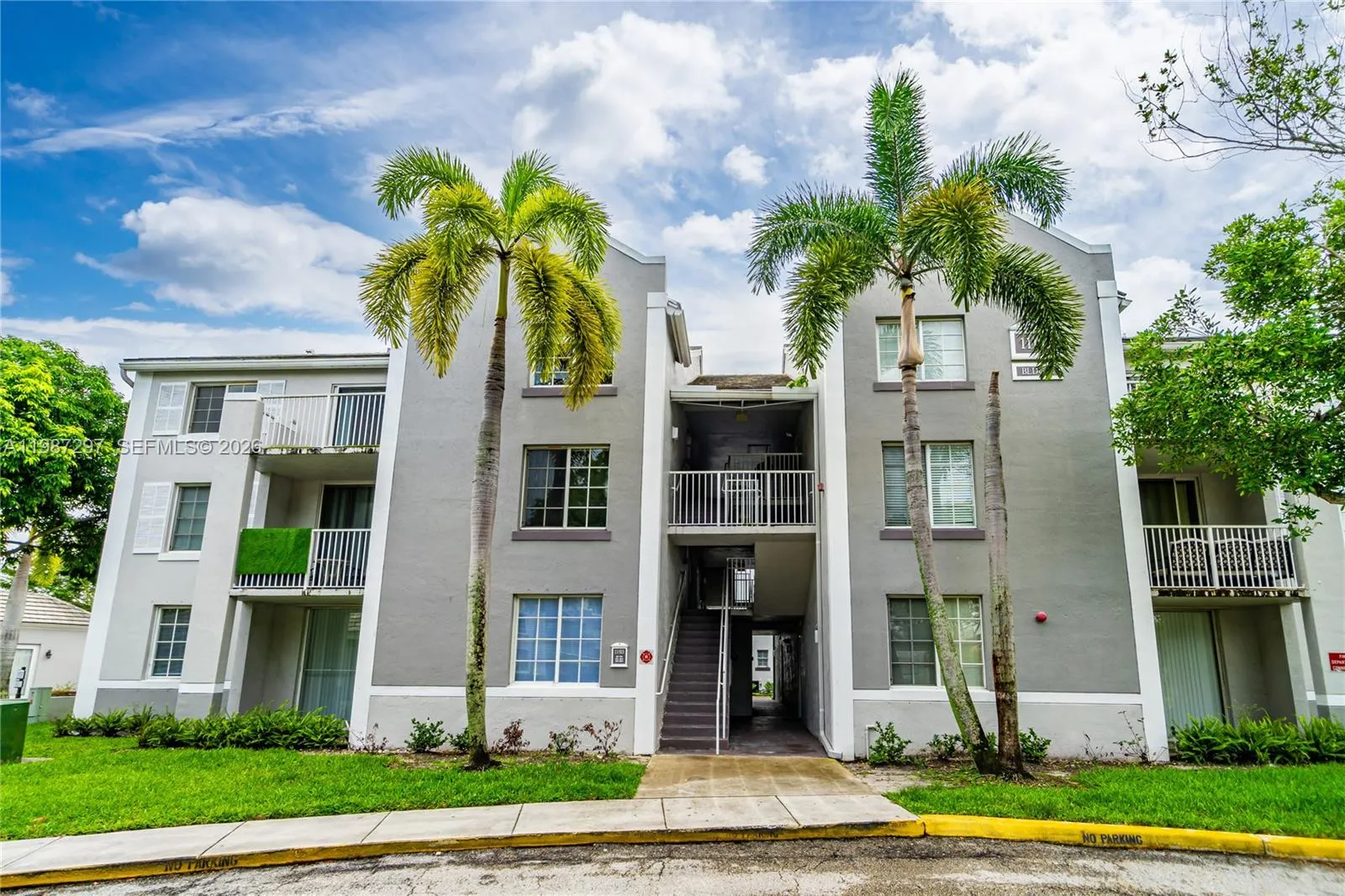 11185 SW 6th St # 301, Pembroke Pines FL 33025