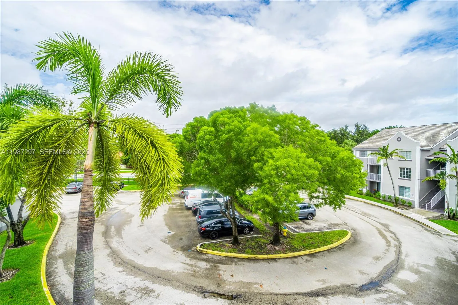 11185 SW 6th St # 301, Pembroke Pines FL 33025