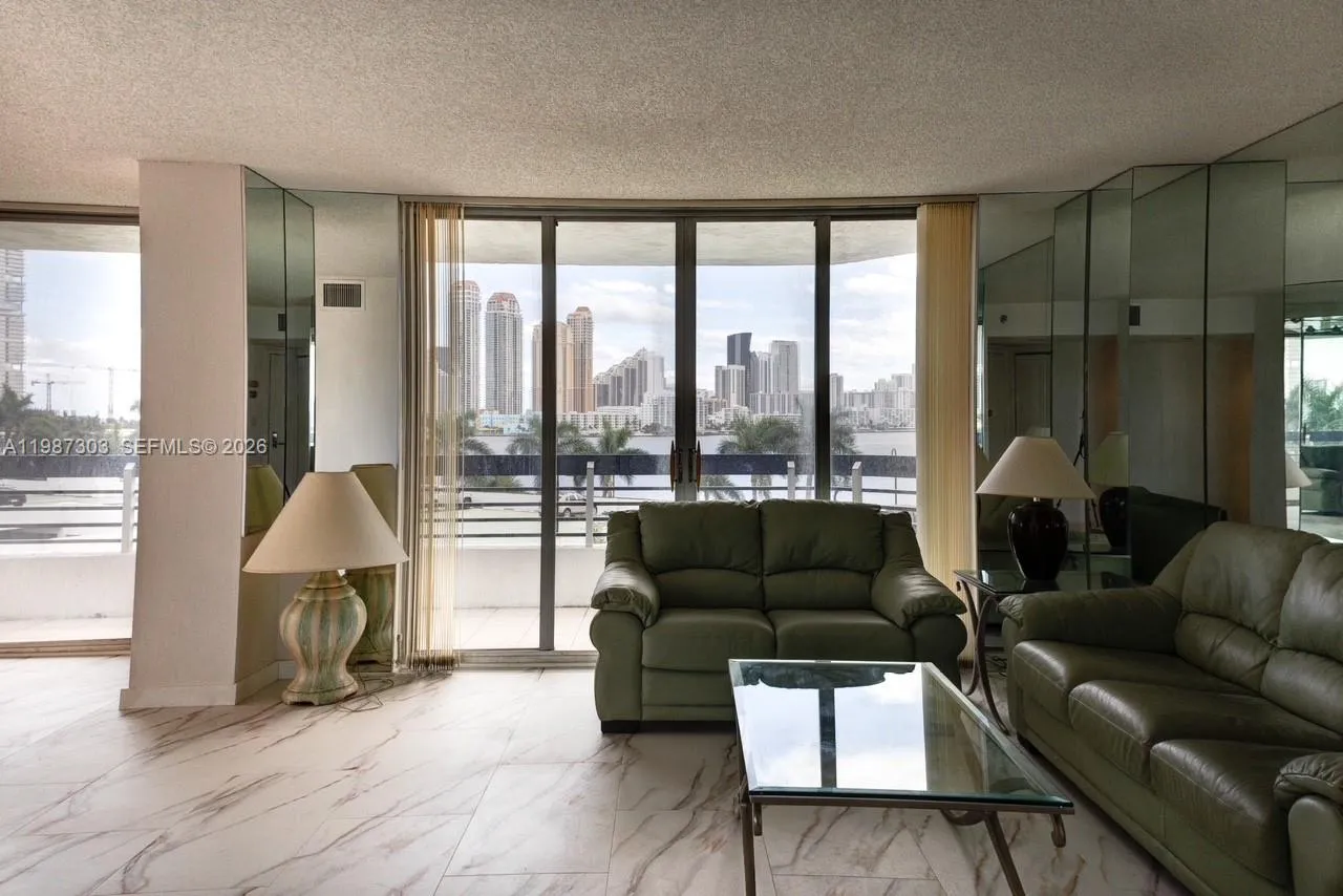 3600 Mystic Pointe Dr # 613, Aventura FL 33180