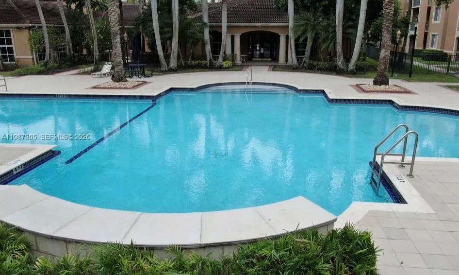 8000 N Nob Hill Rd # 107, Tamarac FL 33321