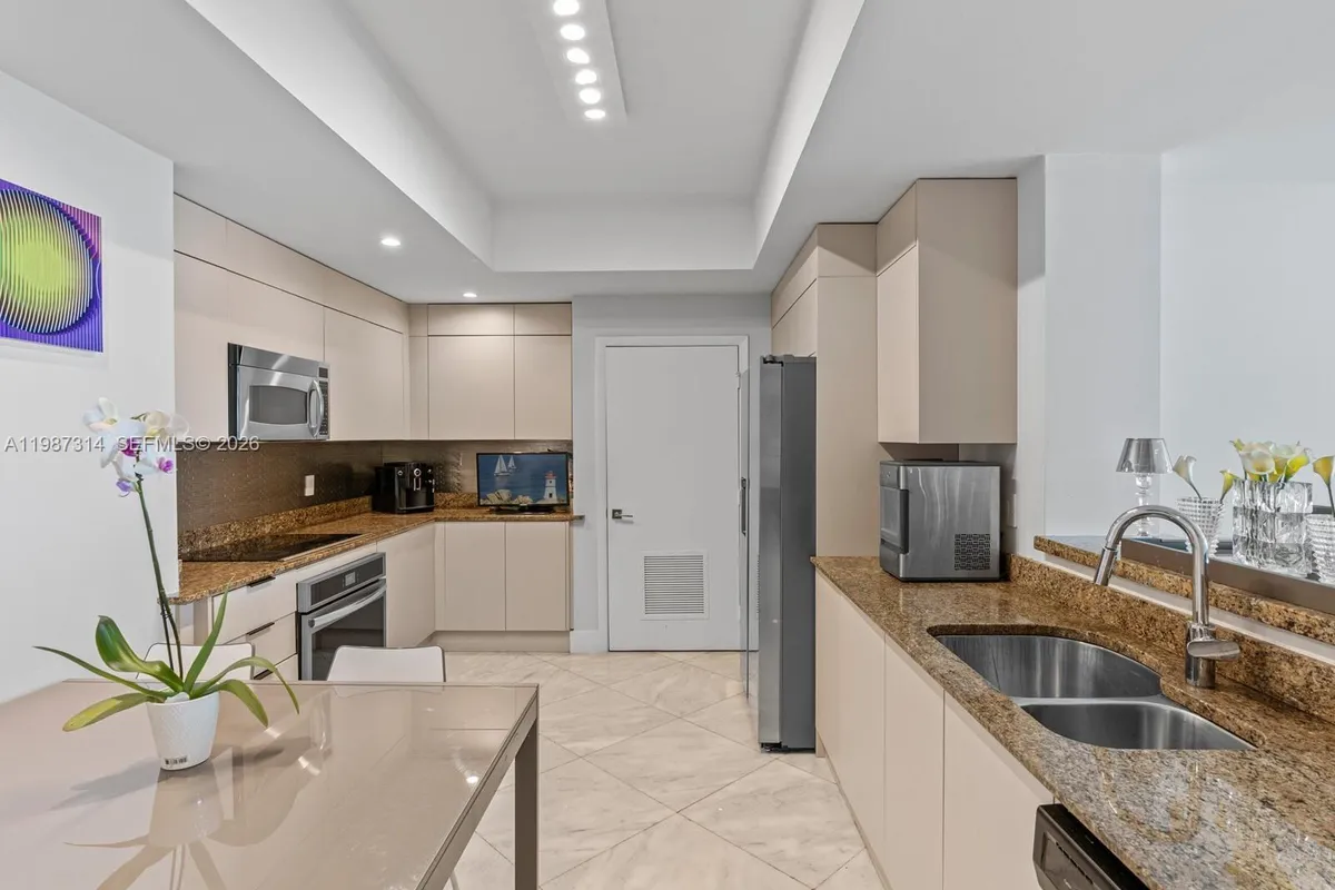 3330 NE 190th St # 1715, Aventura FL 33180