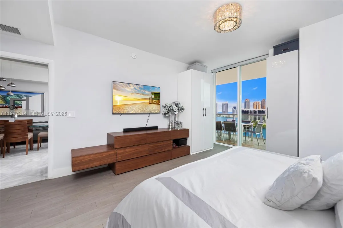 3330 NE 190th St # 1715, Aventura FL 33180