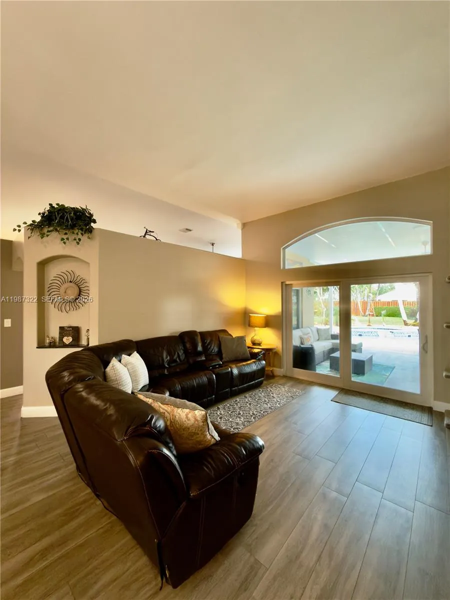 2319 NW 193rd Ave, Pembroke Pines FL 33029