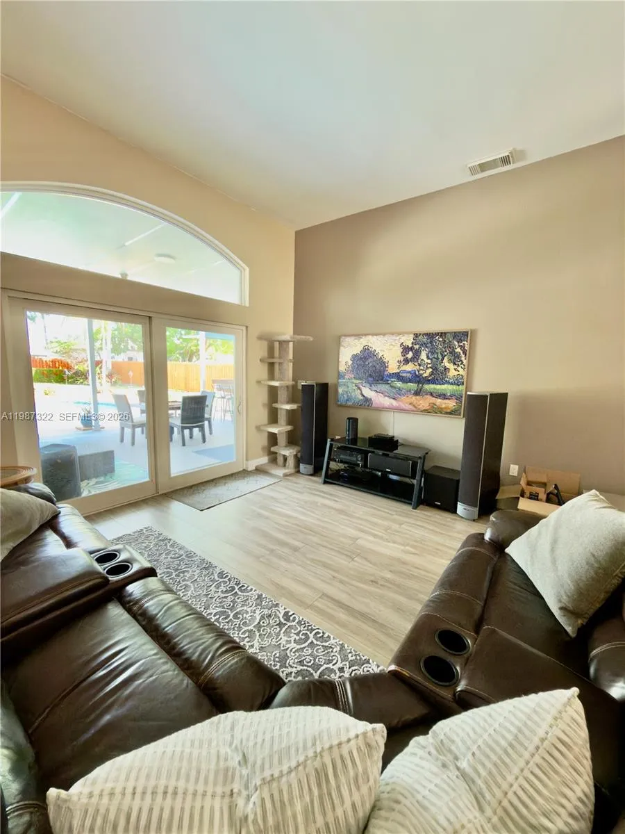 2319 NW 193rd Ave, Pembroke Pines FL 33029