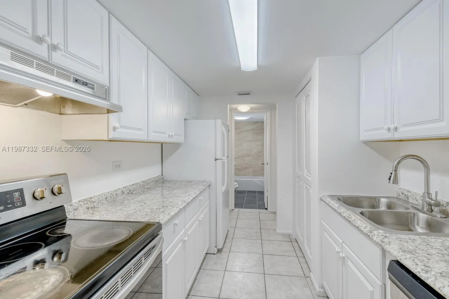 3760 Inverrary Dr # 2L, Lauderhill FL 33319