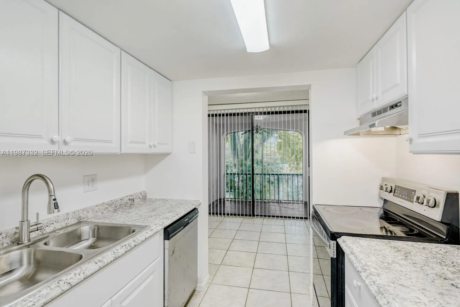 3760 Inverrary Dr # 2L, Lauderhill FL 33319