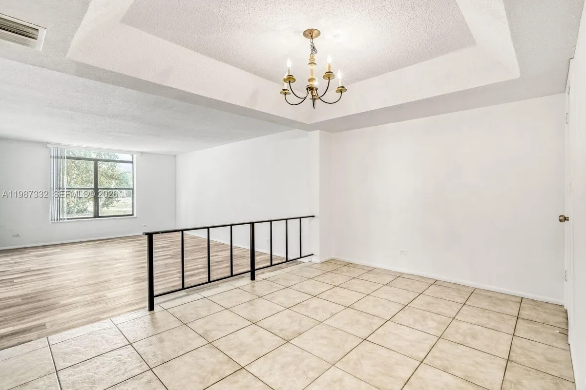 3760 Inverrary Dr # 2L, Lauderhill FL 33319