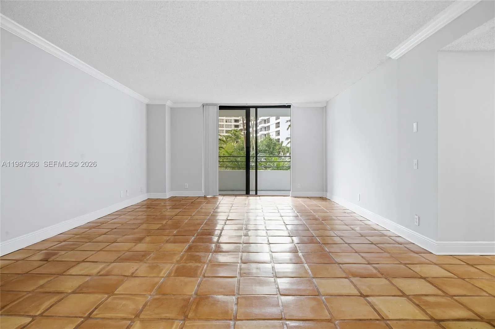 2500 Parkview Dr # 415, Hallandale Beach FL 33009