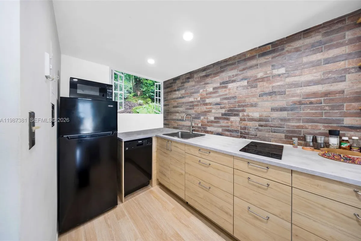 12500 NE 15th Ave # 312, North Miami FL 33161