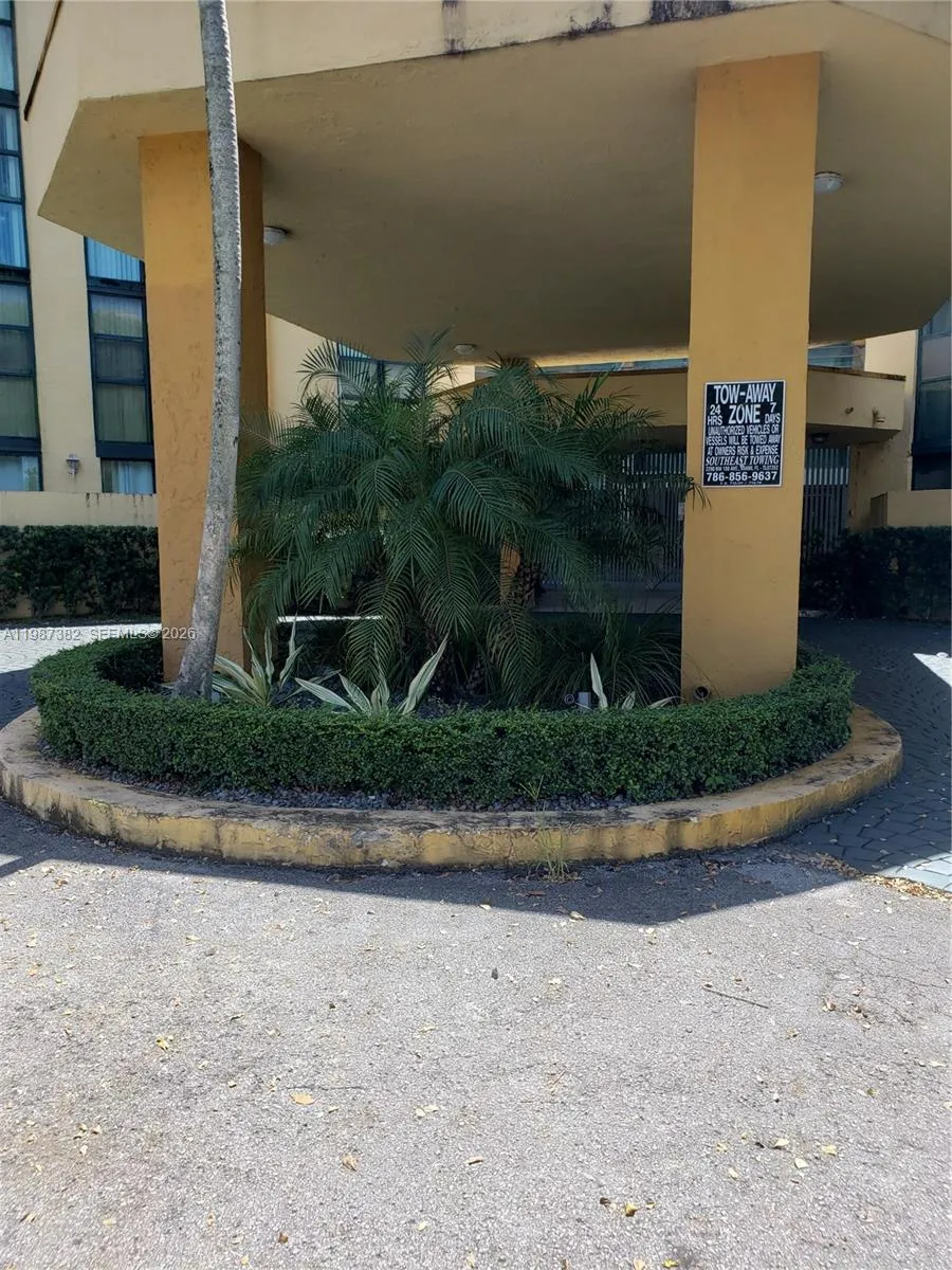 2 bedroom 2 bath for sale at 11800 SW 18th St # 4, Miami FL 33175