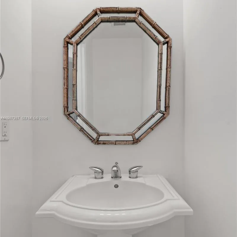 475 Ocean Ridge Way, Juno Beach FL 33408