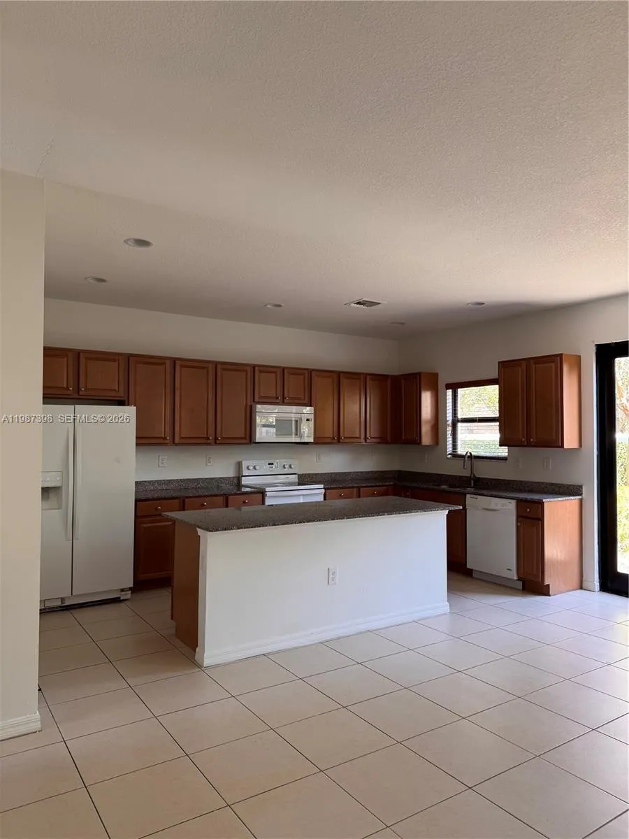 772 NE 191st Ter, Miami FL 33179