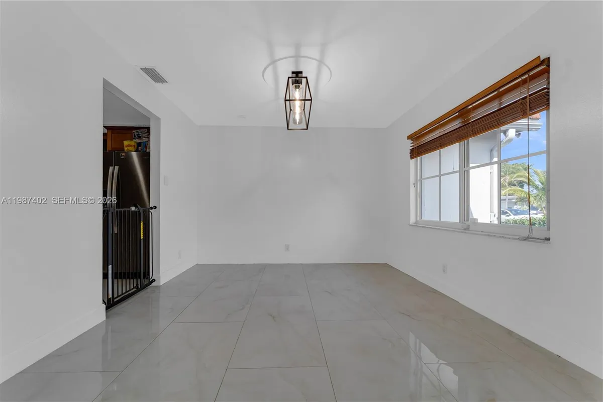 6924 NW 8th Ct, Margate FL 33063