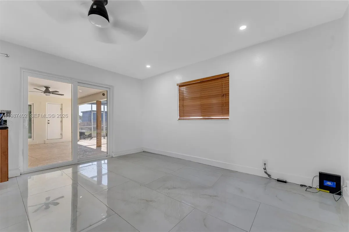 6924 NW 8th Ct, Margate FL 33063