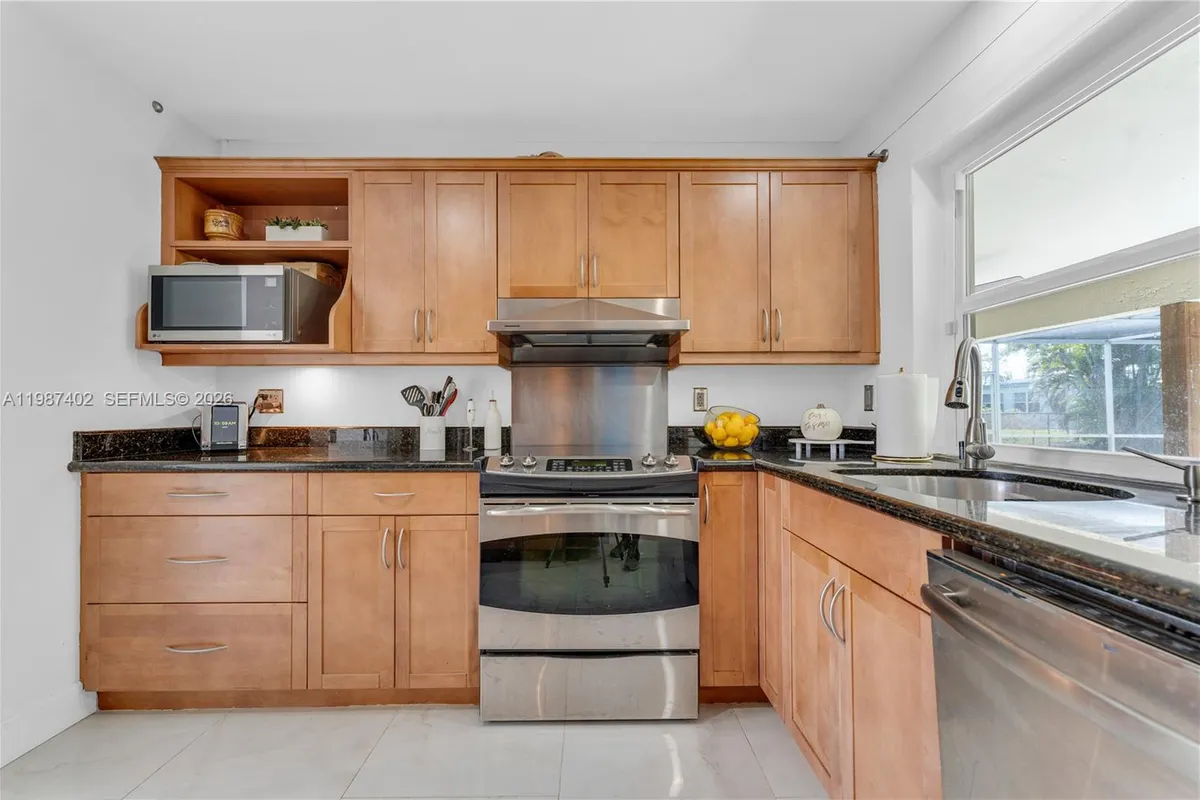 6924 NW 8th Ct, Margate FL 33063