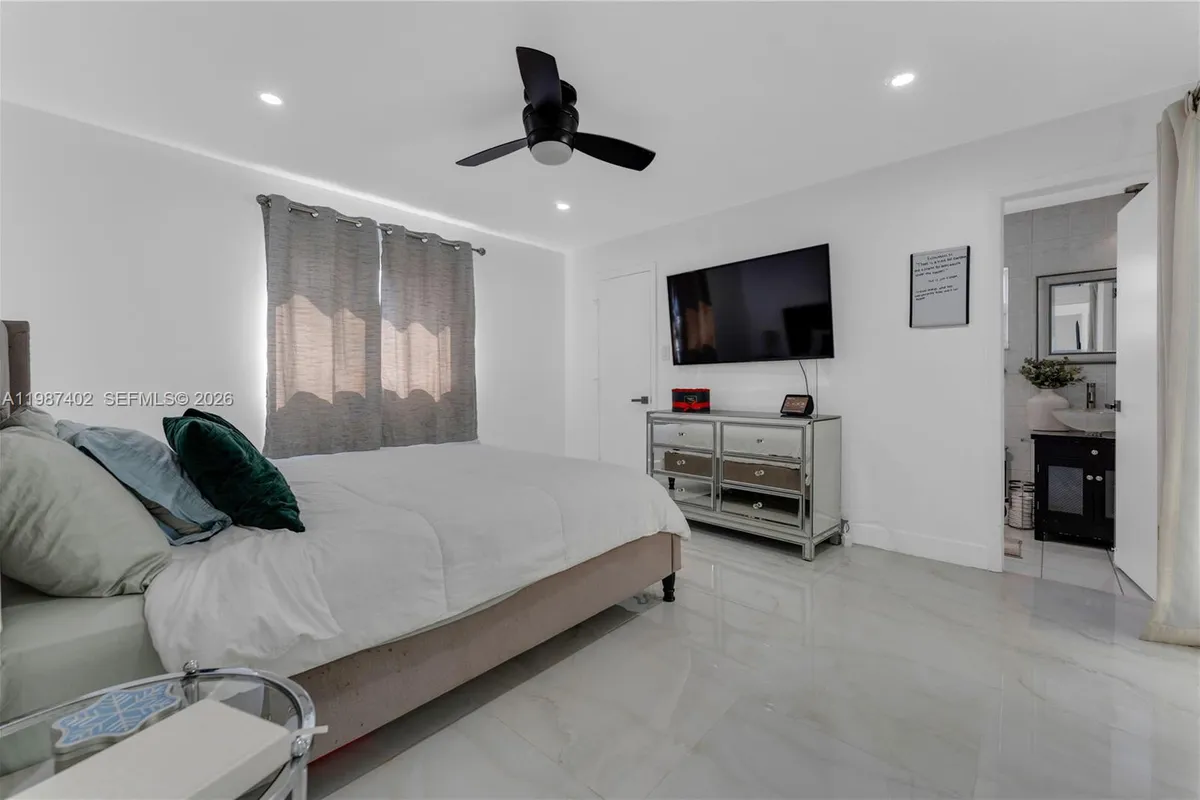 6924 NW 8th Ct, Margate FL 33063