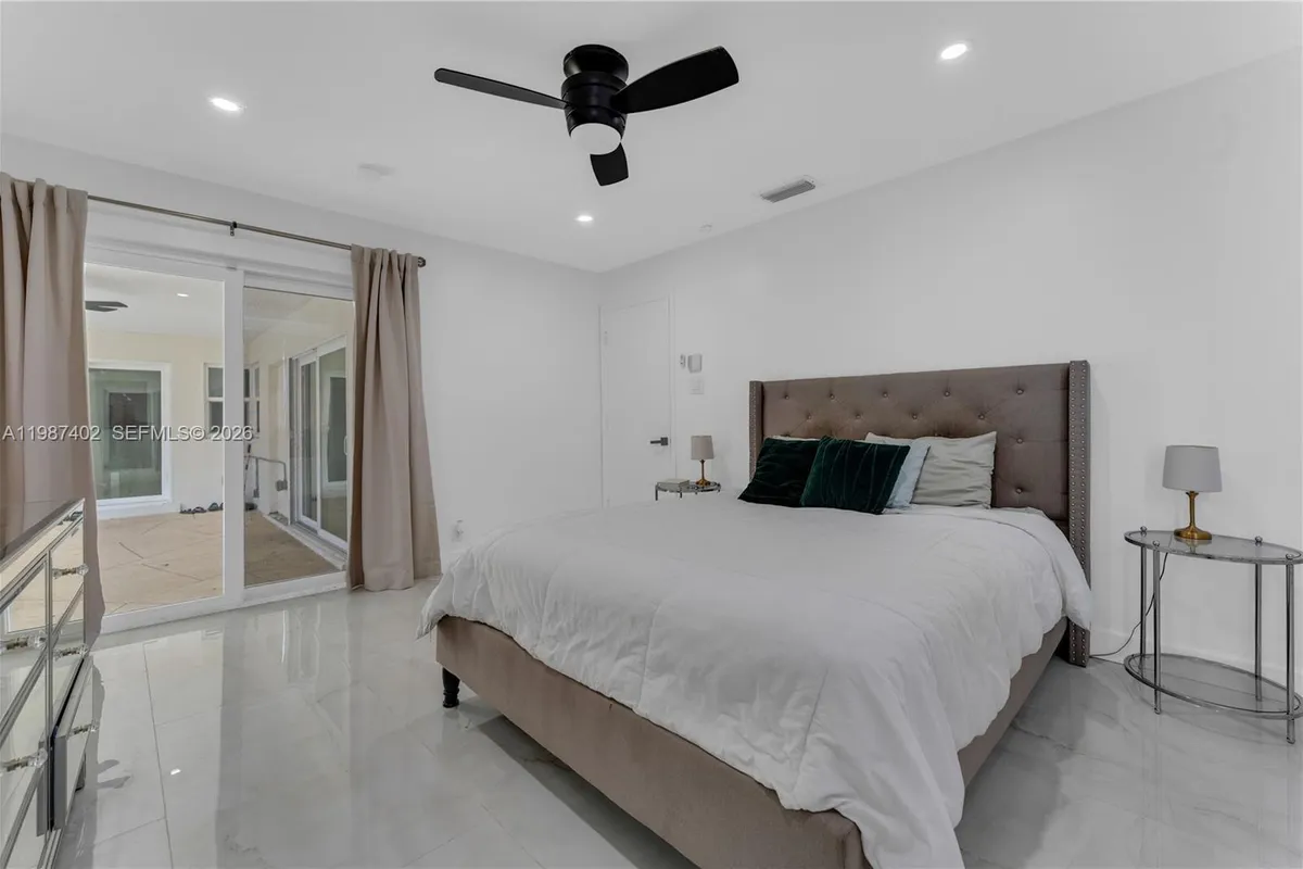 6924 NW 8th Ct, Margate FL 33063