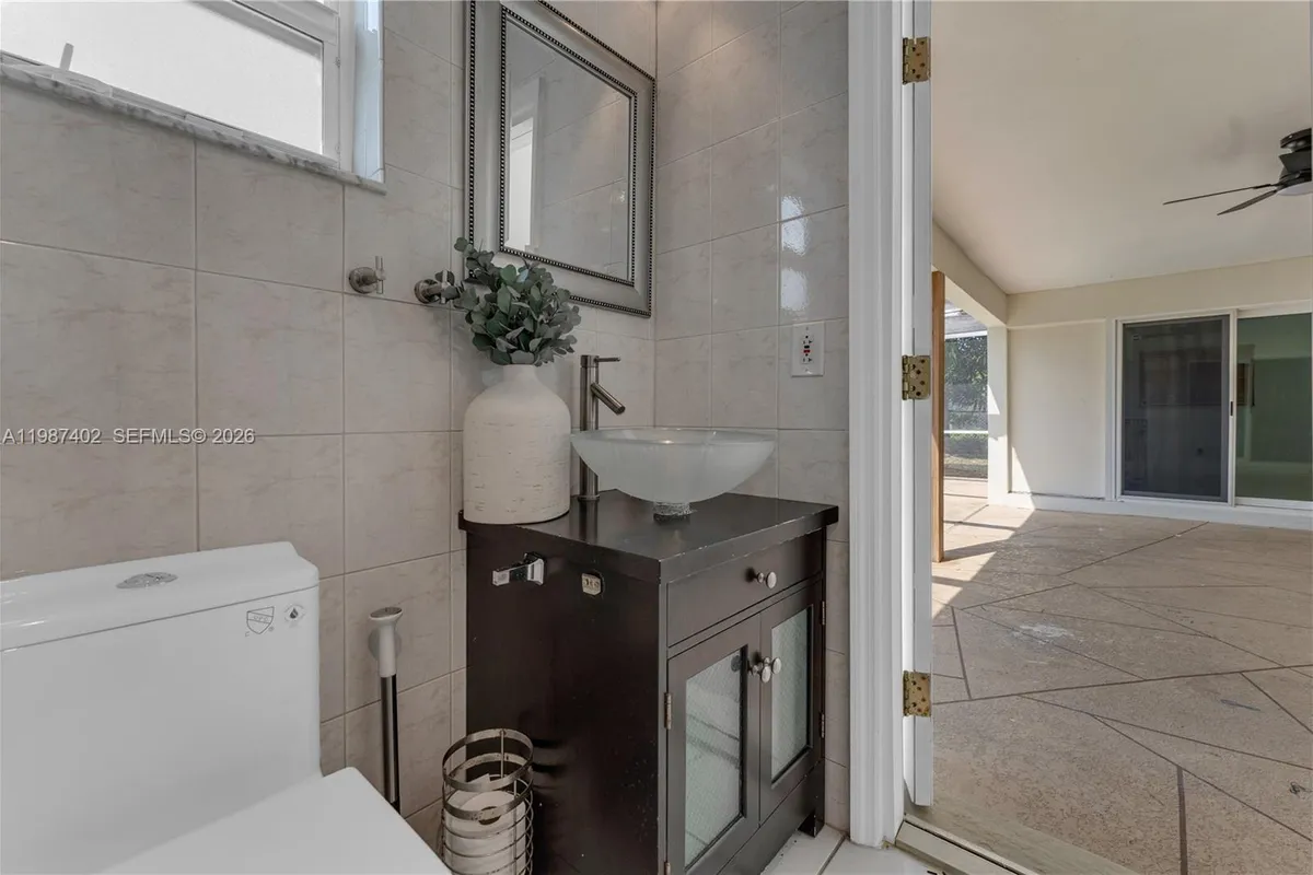 6924 NW 8th Ct, Margate FL 33063