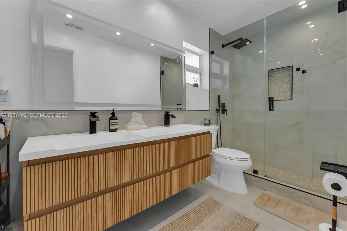 6924 NW 8th Ct, Margate FL 33063