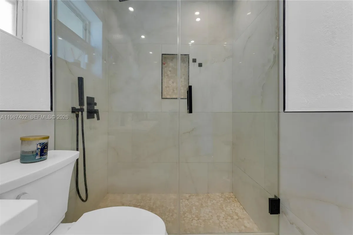 6924 NW 8th Ct, Margate FL 33063