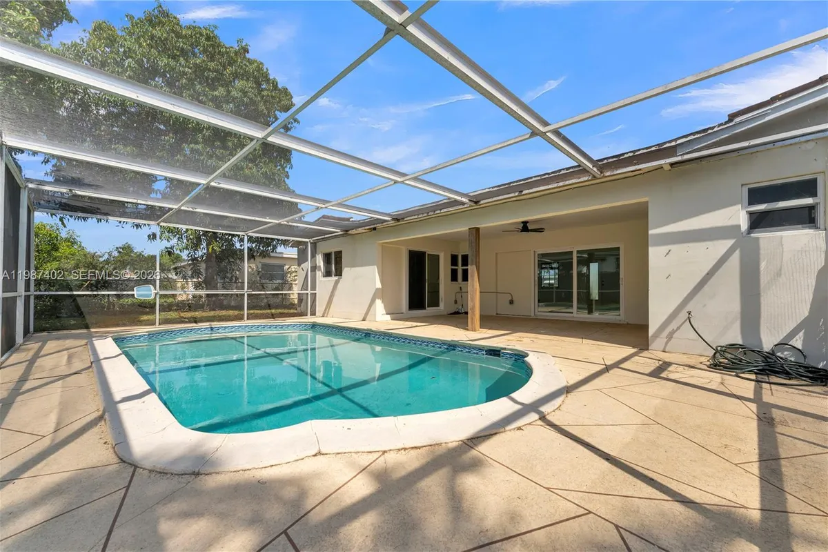 6924 NW 8th Ct, Margate FL 33063