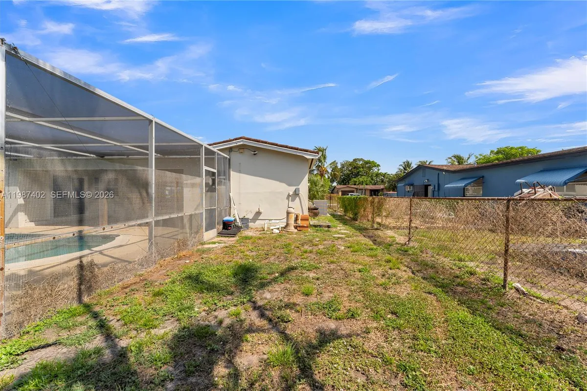 6924 NW 8th Ct, Margate FL 33063