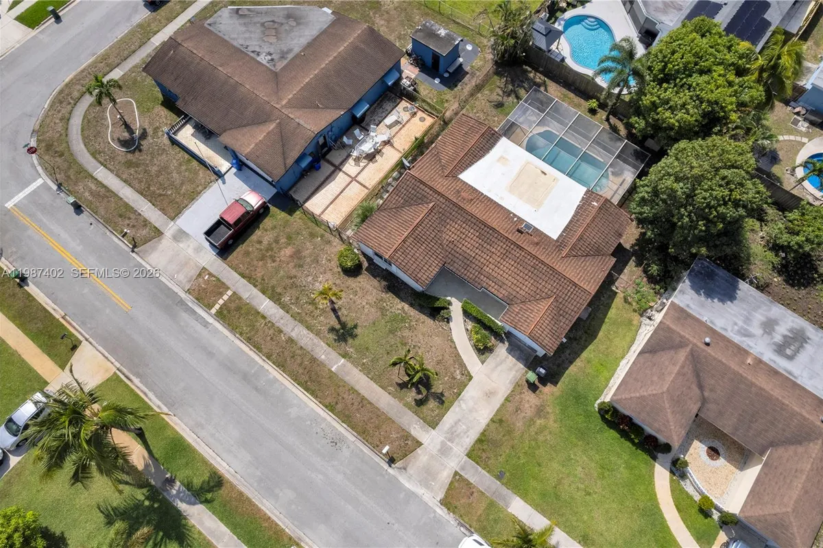 6924 NW 8th Ct, Margate FL 33063