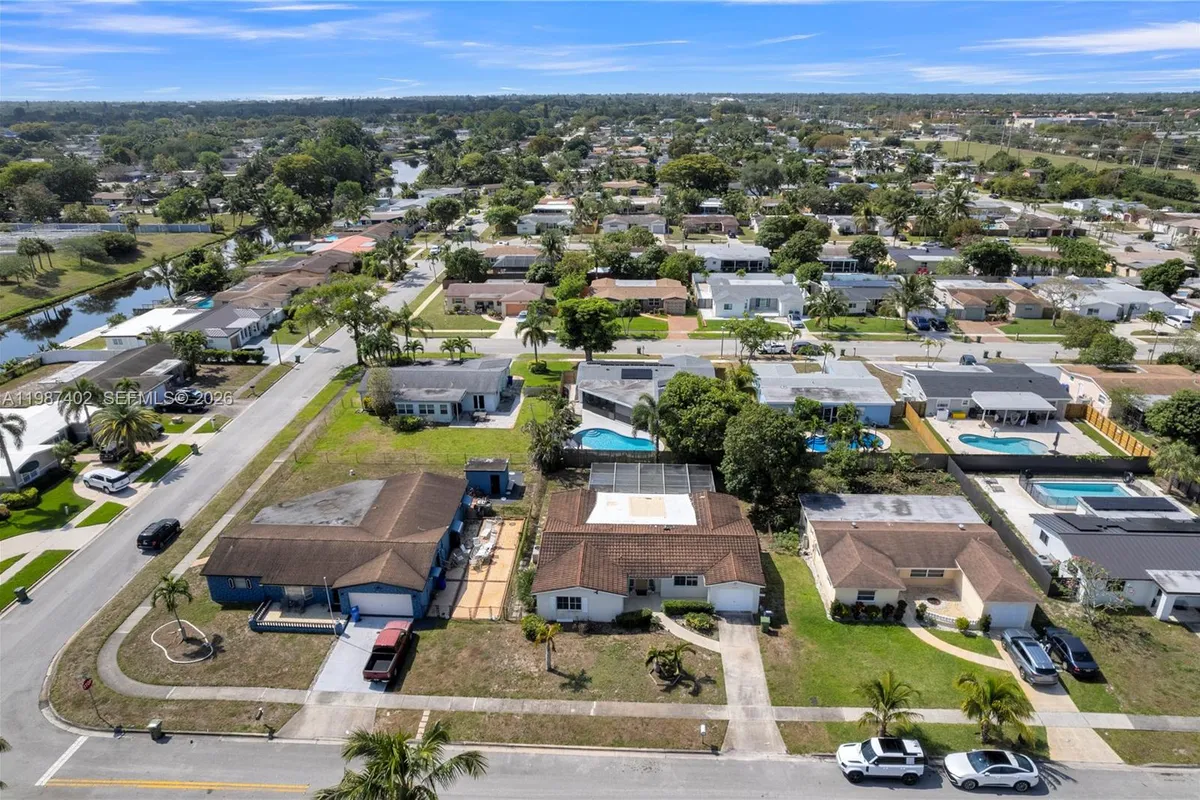 6924 NW 8th Ct, Margate FL 33063