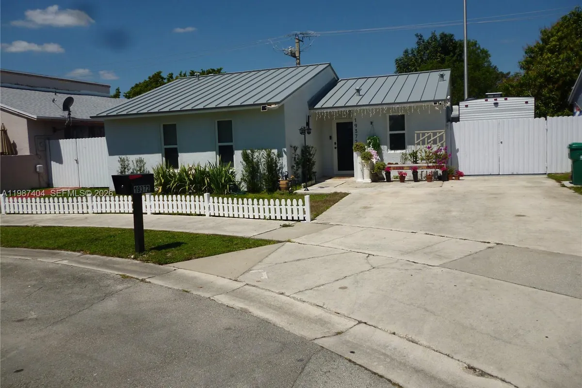 19372 SW 119th Ct, Miami FL 33177