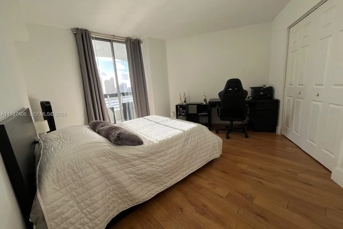 3530 Mystic Pointe Dr # 1412, Aventura FL 33180