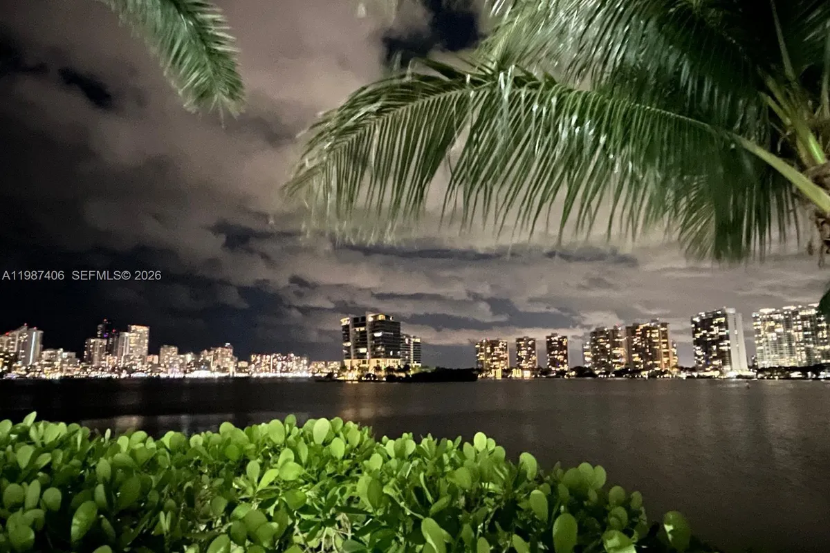 3530 Mystic Pointe Dr # 1412, Aventura FL 33180