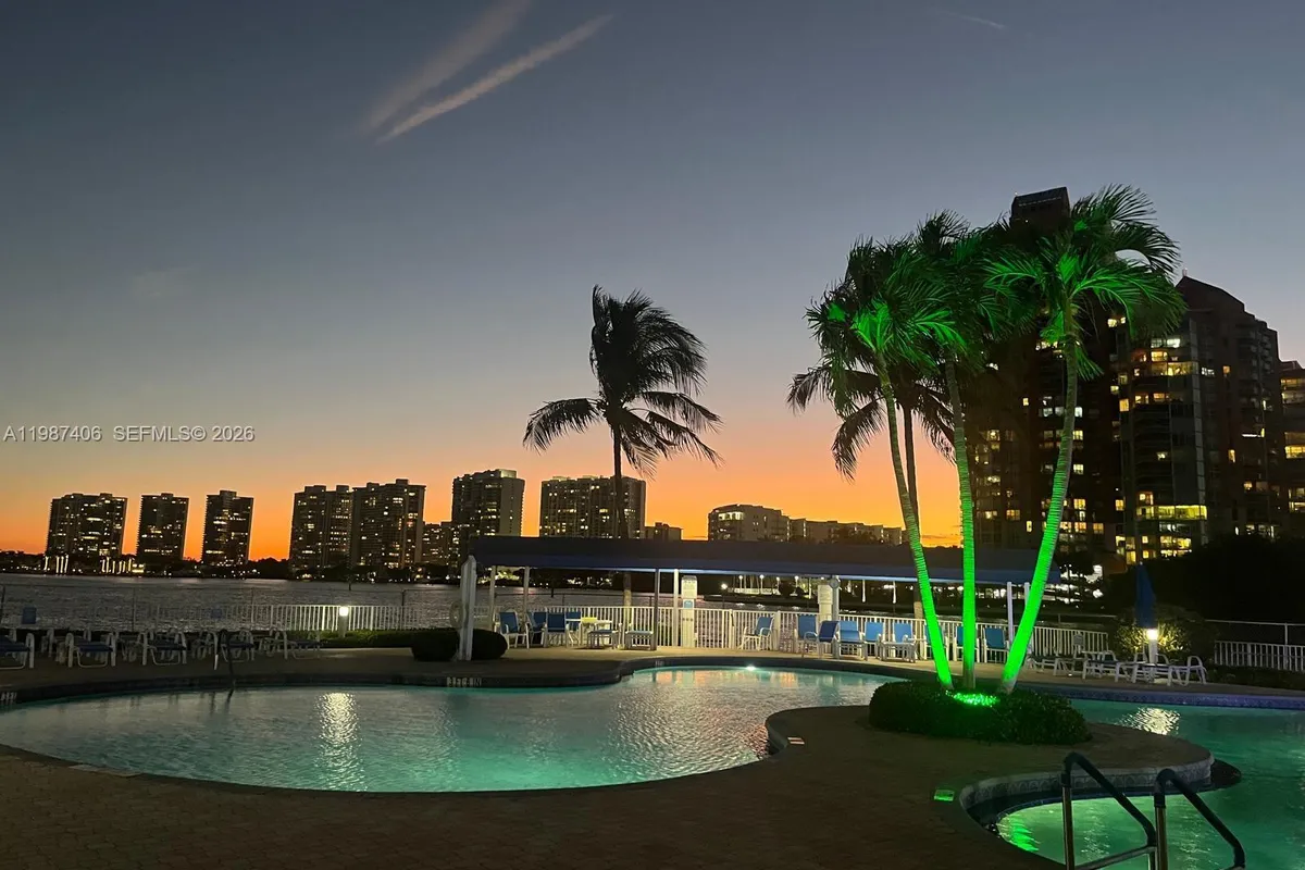 3530 Mystic Pointe Dr # 1412, Aventura FL 33180