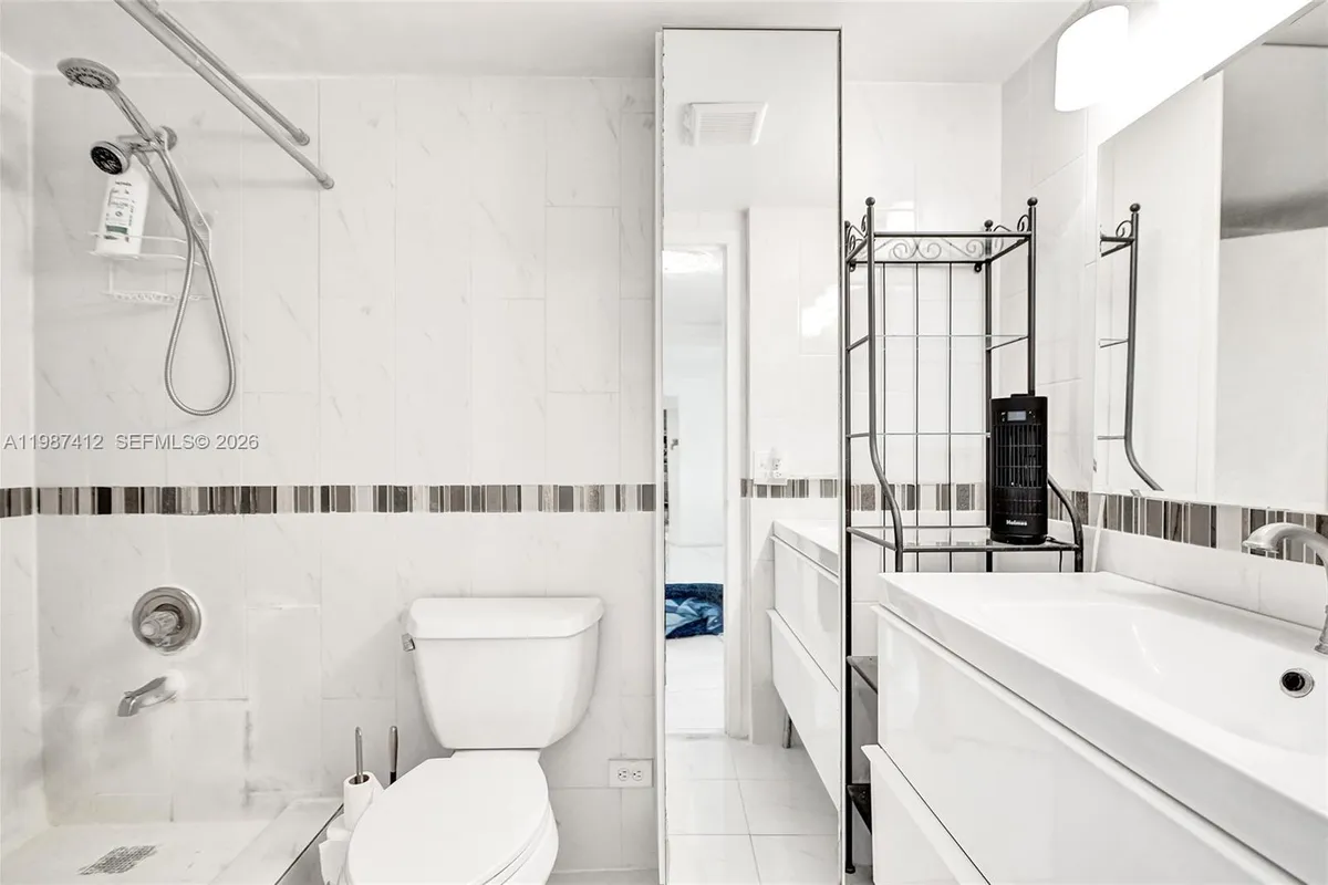 251 174th St # 614, Sunny Isles Beach FL 33160