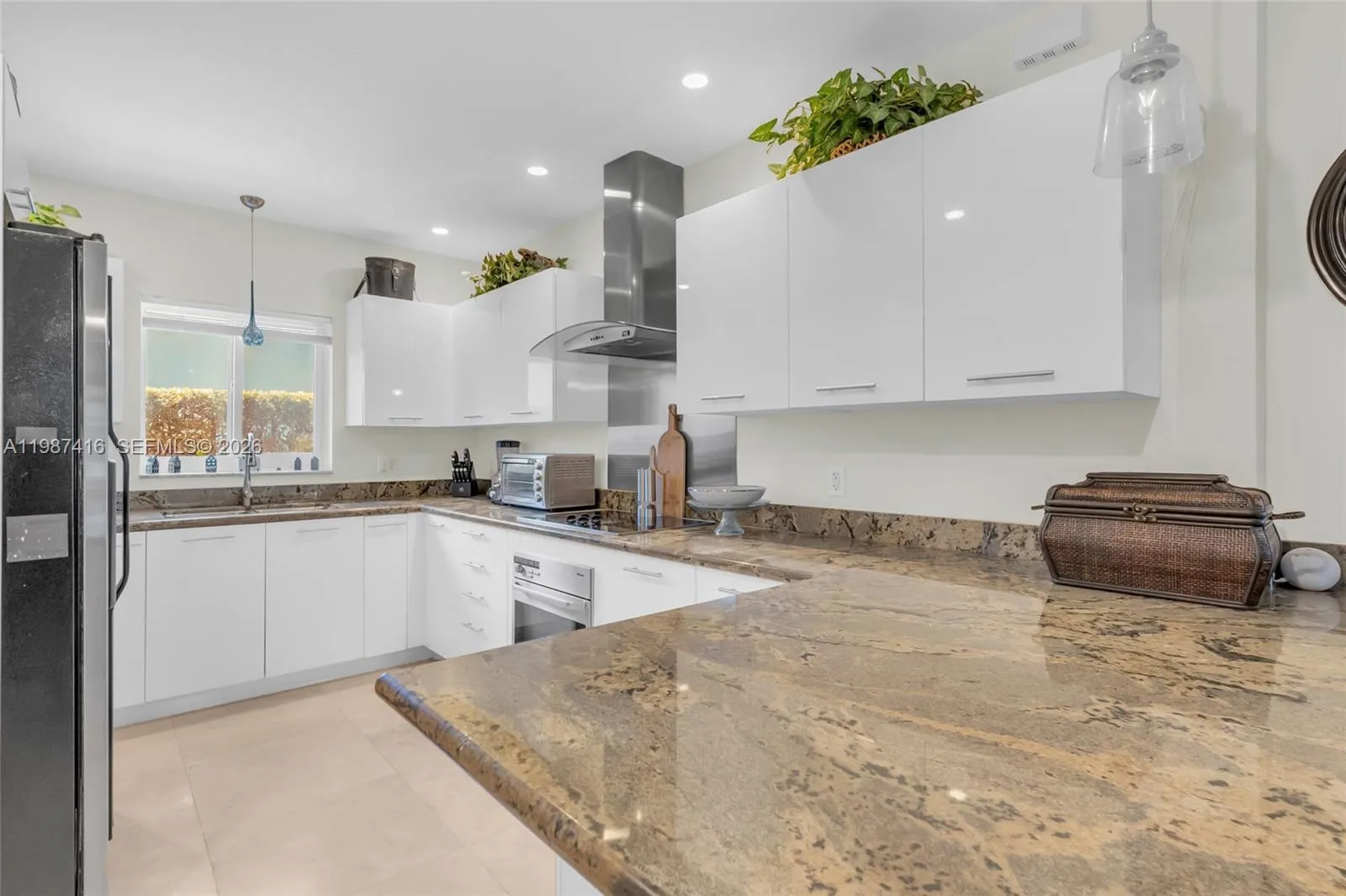 1995 Ixora Rd, North Miami FL 33181