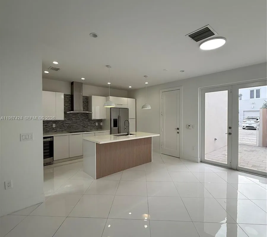 6432 NW 104th Ct, Doral FL 33178