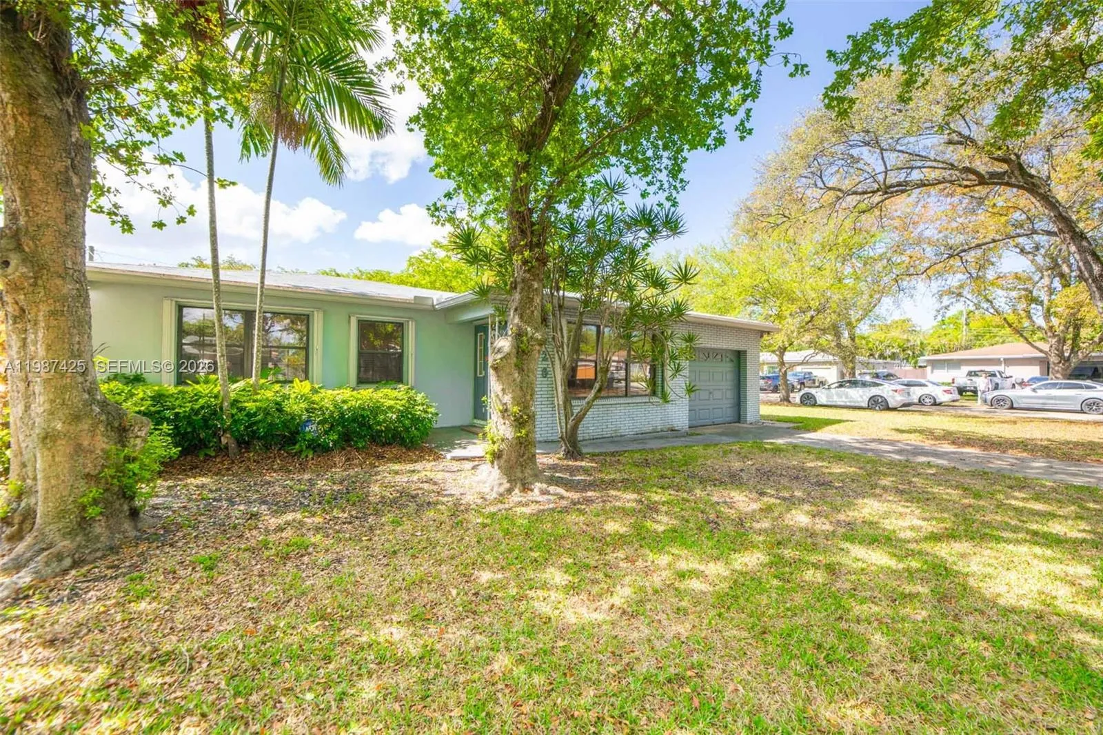 5726 Madison St, Hollywood FL 33023