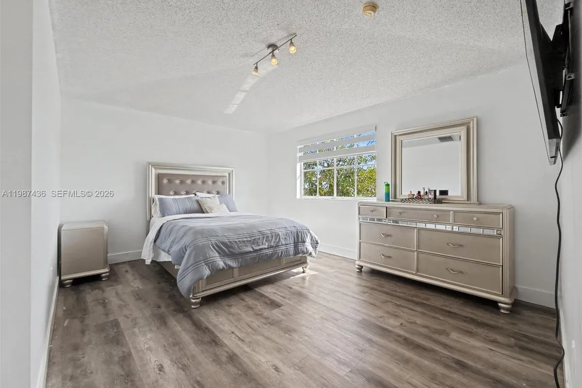 16004 SW 87th Ter, Miami FL 33193