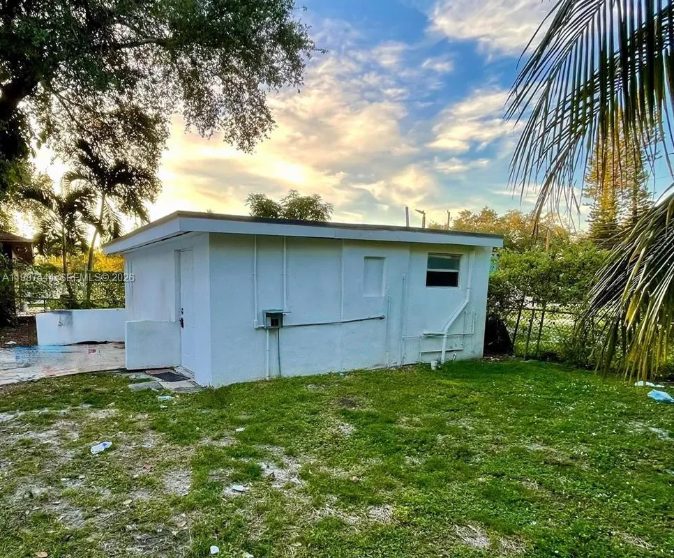 2265 NW 100th St # C, Miami FL 33147