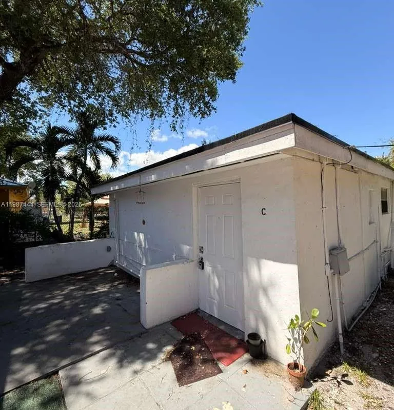 2265 NW 100th St # C, Miami FL 33147