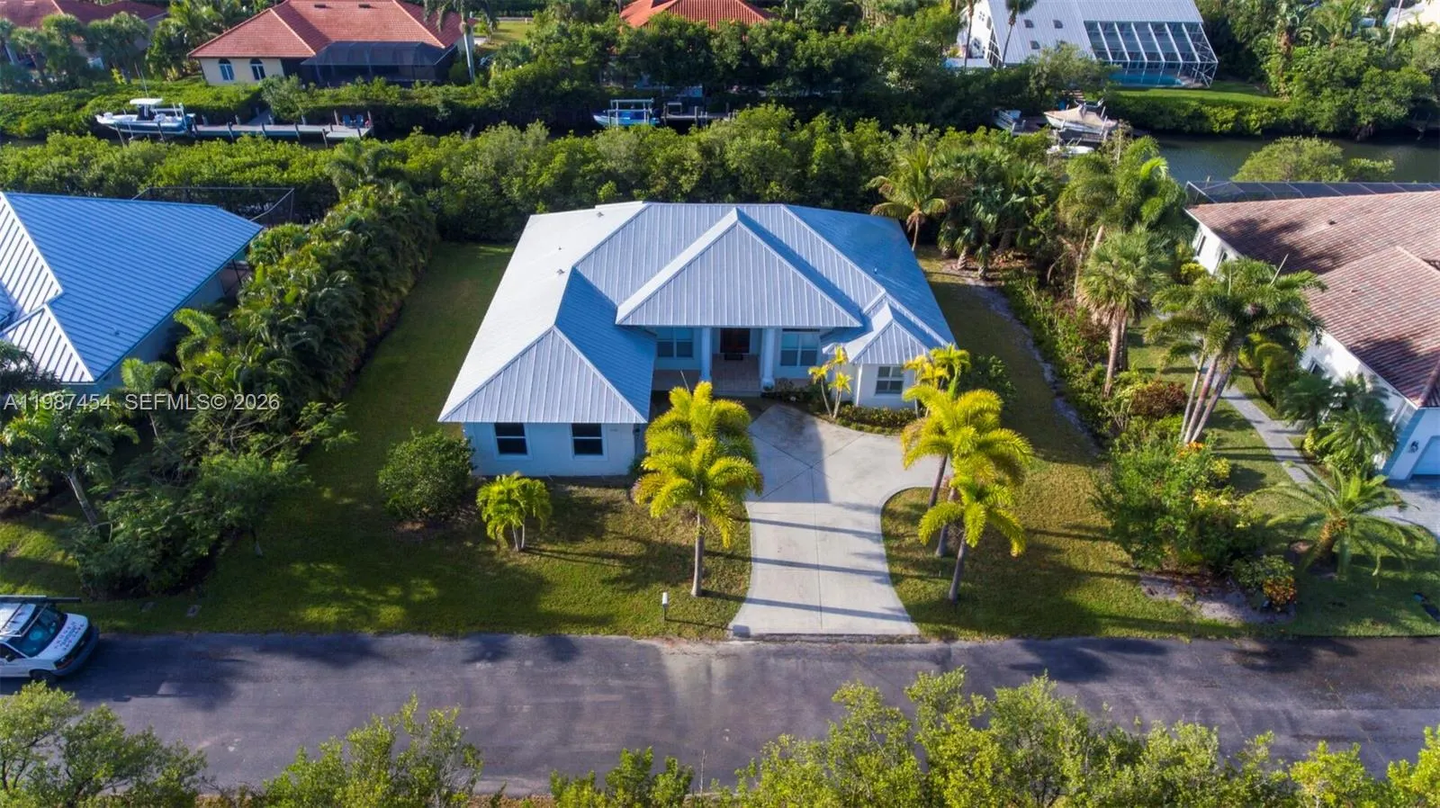 2135 Island Dr, Vero Beach FL 32963