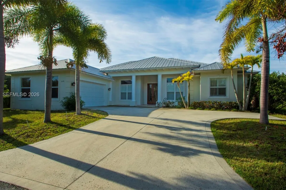 2135 Island Dr, Vero Beach FL 32963