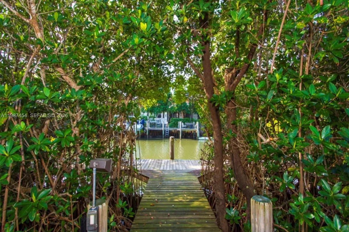 2135 Island Dr, Vero Beach FL 32963