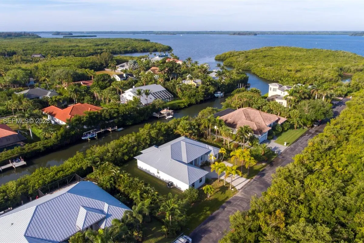 2135 Island Dr, Vero Beach FL 32963