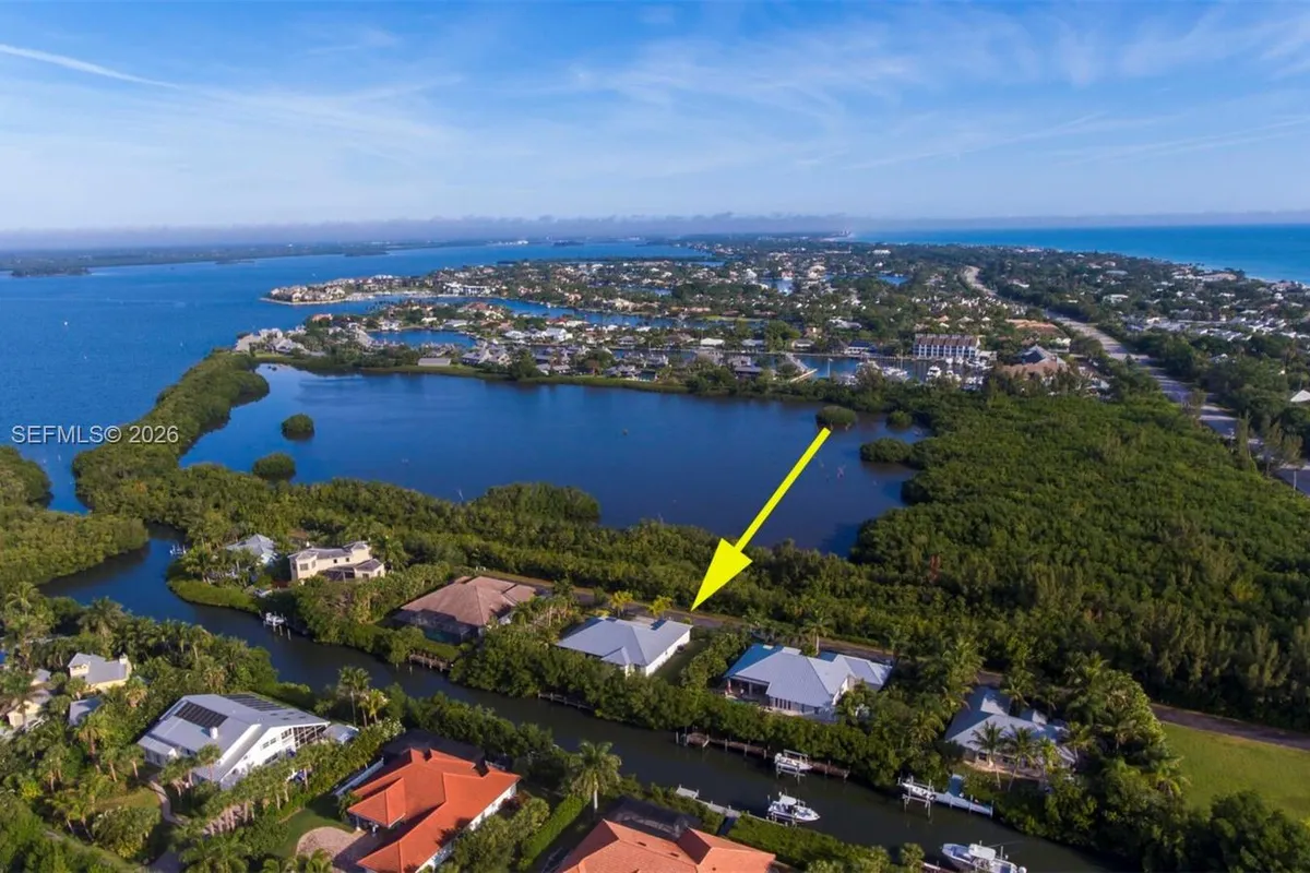 2135 Island Dr, Vero Beach FL 32963