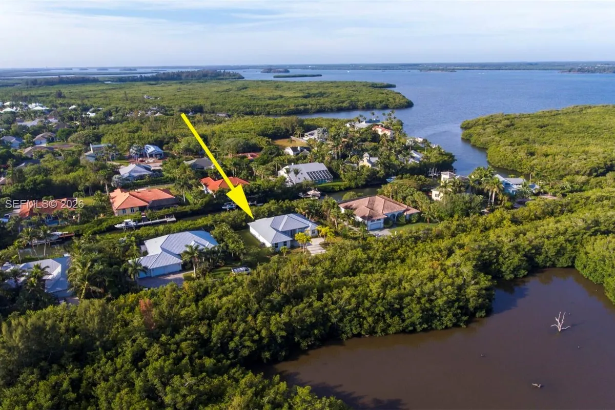 2135 Island Dr, Vero Beach FL 32963